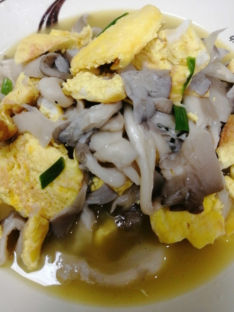 蘑菇炒鸡蛋,盛盘