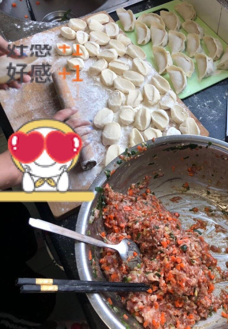 羊肉蒸饺,6⃣️用热水和面，7⃣️开始包饺子