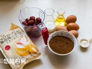 红糖枣糕,备好材料，红糖最好先过一下筛再用，避免有大颗粒。