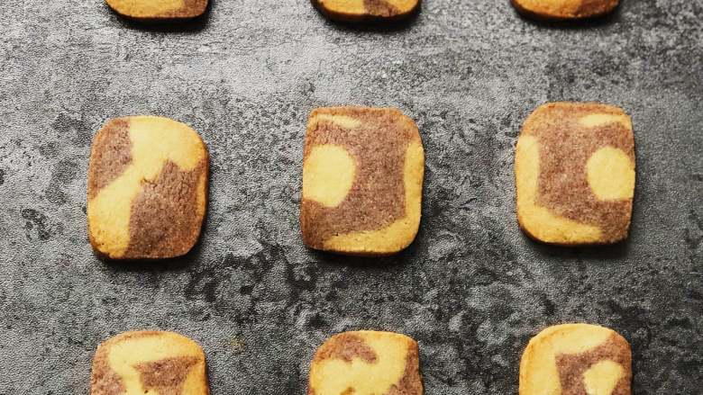 黑醋栗双色黄油饼干,密封常温保存即可。
