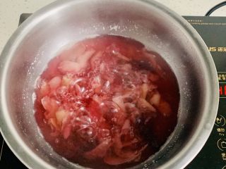 桃子🍑果冻,煮开3分钟。