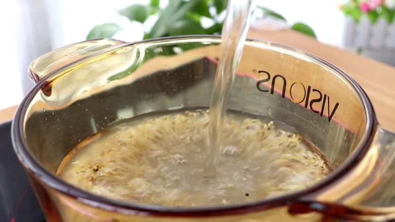 双米藜麦粥,加600ml清水

tips：煮粥时，水和粥的比例大概是10:1，如果加入其它食材的话，可以适当再多加些水的比例