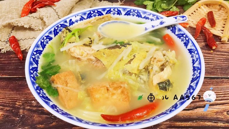 牛尾巴鱼白菜豆腐泡汤,鲜美的鱼汤上桌了！
