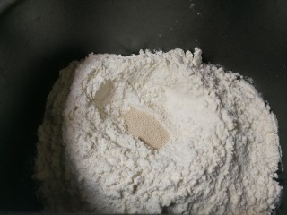 葡萄杏干面包,放入3克耐高糖发酵粉