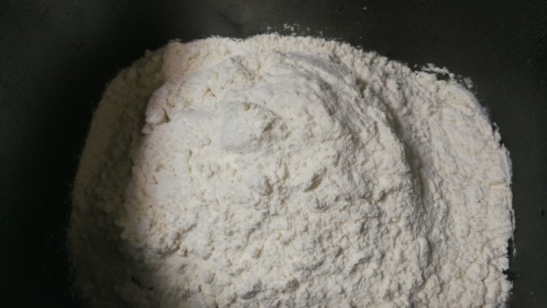 葡萄杏干面包,放入420克高筋粉