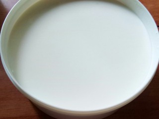 水果酸奶,搅拌均匀无颗粒。