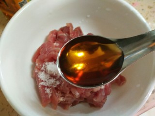 青椒肉丝,一勺料酒腌制十分钟