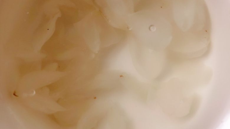 桃胶皂角米雪耳,泡发好的皂角米