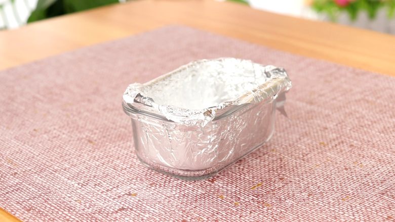 玉米鱼糕,耐高温容器铺上锡纸

tips：放上锡纸是特别的好脱模