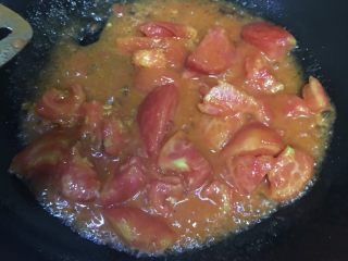 低卡番茄豆腐汤,西红柿炒出汁