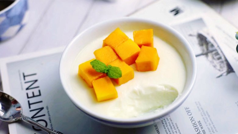 芒果双皮奶,做好的双皮奶细腻嫩滑，入口即化，甜而不腻，非常好吃。