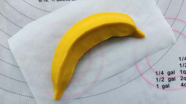 香蕉馒头,捏出三条棱，有香蕉的外观干