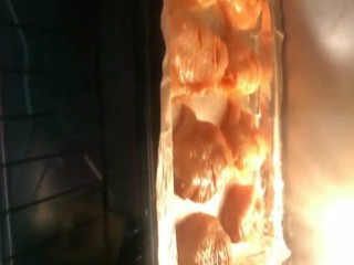 烤鸡翅,放入烤箱中层，190度烤二十五分钟