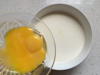 奶香焦糖布丁,加入蛋黄
