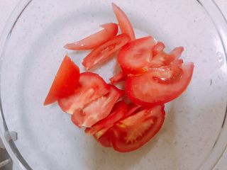 下饭一流的番茄鱼,炸鱼的时候切番茄
