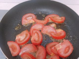 下饭一流的番茄鱼,锅里留少量油放番茄