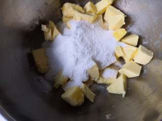  杏仁小酥饼,加入糖粉和细盐
