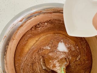 榛子🌰布朗尼蛋糕,加盐 搅拌均匀