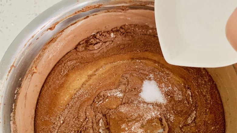 榛子🌰布朗尼蛋糕,加盐 搅拌均匀