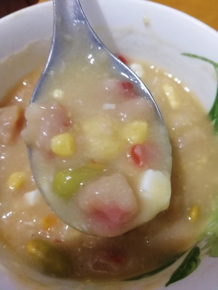 高配版疙瘩汤,剥了一些熟的毛豆放在里面。