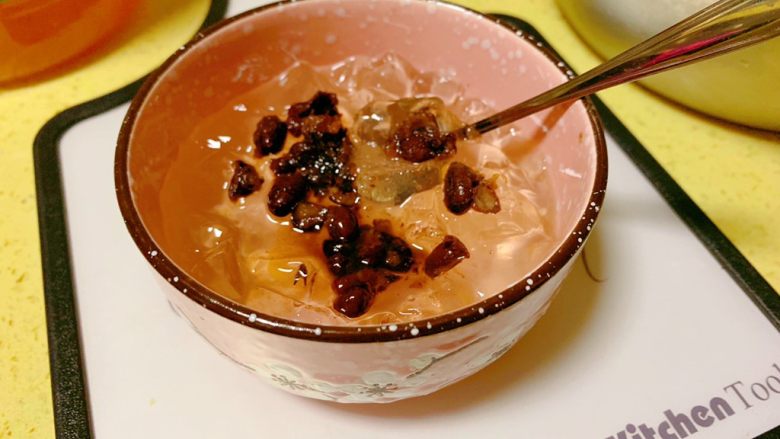 软糯香甜小零食奶香蜜红豆,最后可以搭配冰粉粉一起吃，冰凉爽口，美味香甜，清热解暑，利尿消肿，老少咸宜！