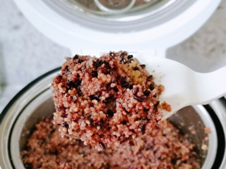 血糯米粢饭团,香、软、糯的血糯米饭出锅啦！