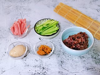 血糯米粢饭团,准备做粢饭的食材啦！这些食材可以根据个人喜欢任意搭配。