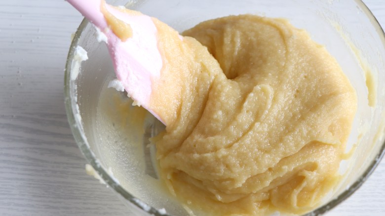 杏仁蛋糕,翻拌的方式，让黄油充分吸收