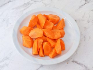 胡萝卜麻薯,胡萝卜去皮洗净切成小块