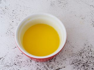 蜂蜜吐司片,黄油隔水融化
