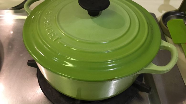 培根蔬菜汤,再盖起来，关火闷10分钟！