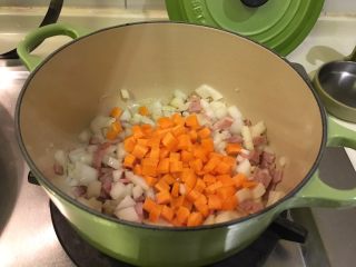 培根蔬菜汤,红萝卜丁（炒）