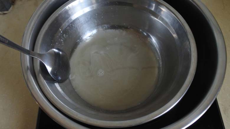 酸奶布丁,纯净水40ml加10g吉利丁粉，隔水加热至融化