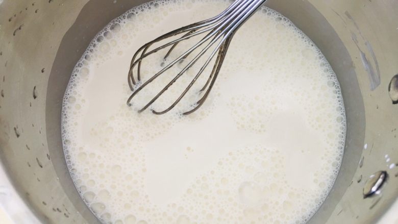 牛奶小方,搅拌至无颗粒状态。