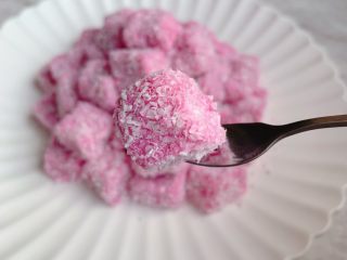 火龙果酸奶冻,酸甜可口，爆好吃