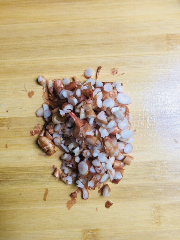 长豆饭（豇豆角饭）,葱头切细圈备用