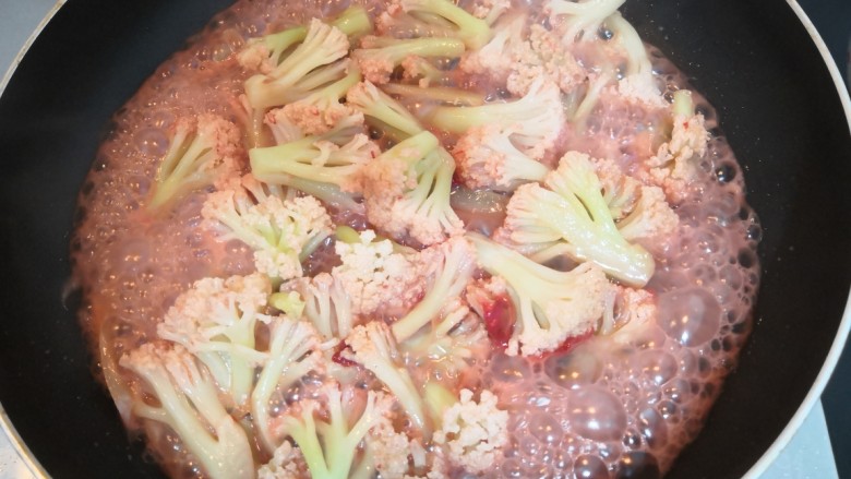 腐乳菜花,翻炒均匀后，小煮1分钟入味