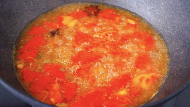 肉末番茄烩豆腐,开锅后煮2分钟左右。