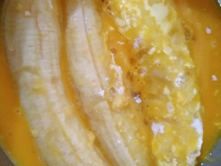 香蕉飞饼卷,再裹一层鸡蛋液