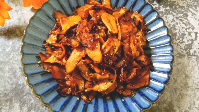 干煸杏鲍菇,好吃筋道，如同烧烤的味道