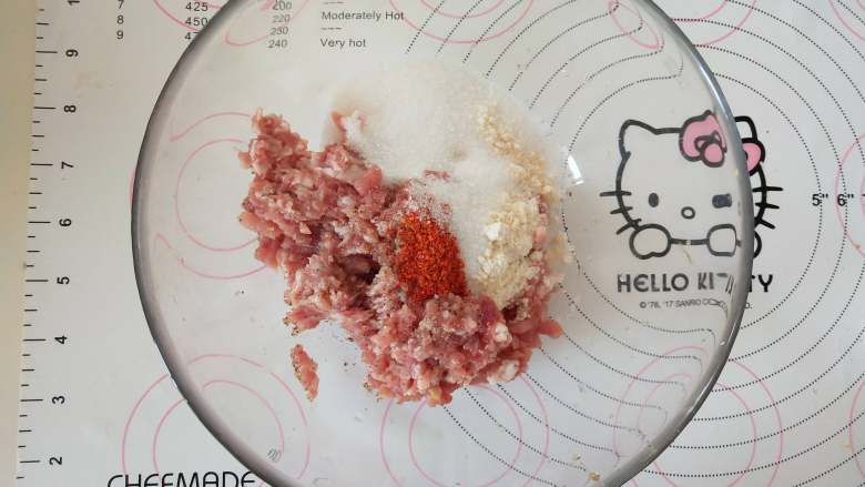 泰式柠檬猪肉脯,3、猪肉馅放入碗中，加入A材料。
