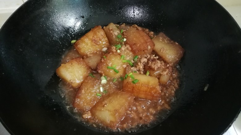 生抽肉末冬瓜,撒入葱花