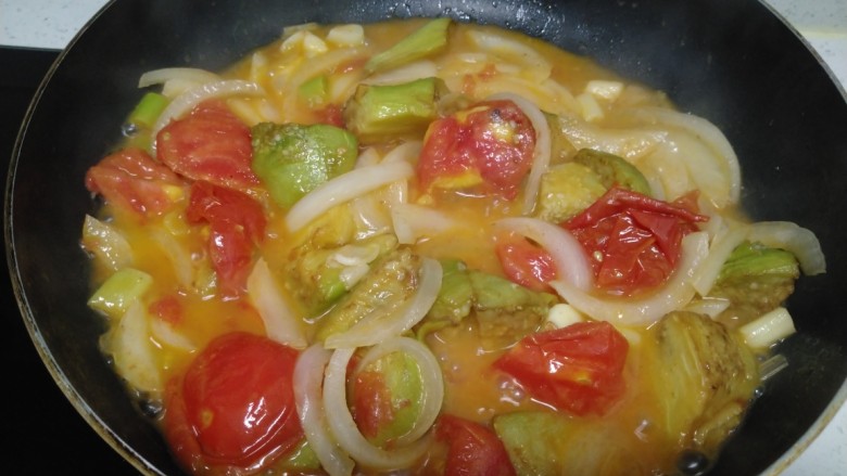红烧茄子,汤汁收干。