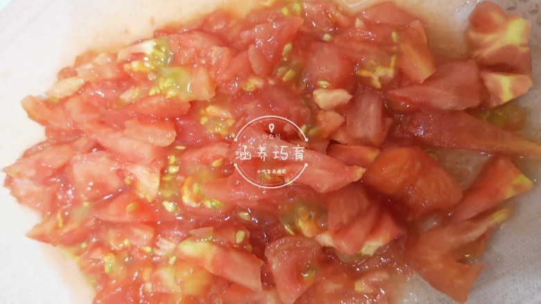 茄汁香辣板鸭（潮汕炒鸭脯）,烫好的番茄去皮剁碎