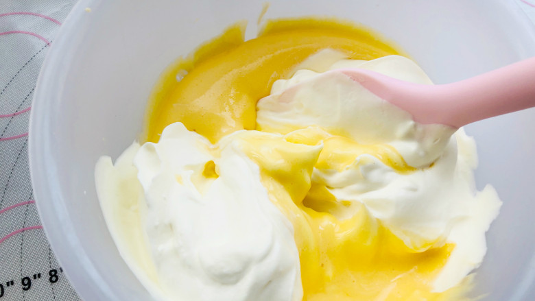 酸奶冰激凌,蛋黄糊最后和淡奶油混合搅拌