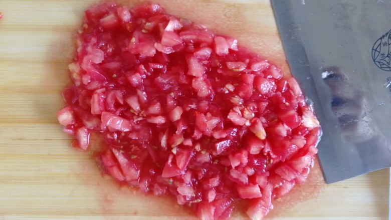 番茄丝瓜补钙粥,西红柿去籽，切成丁