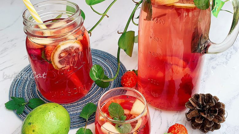 高颜值火龙果西瓜水果薄荷茶,高颜值的水果茶就可以享用了，给炎炎夏日补充维生素，带来丝丝凉意。