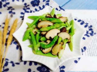 芦笋炒蘑菇,低脂健康美味