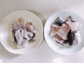 柠檬鱼,鱼洗干净，分出鱼肉和鱼骨