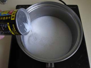 椰汁小方,椰浆250ml、椰汁250ml混合搅匀，加热（不要煮沸）